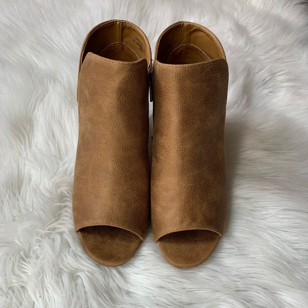 ๐ Aubrey - Tan Ankle Booties - Picture 3 of 5